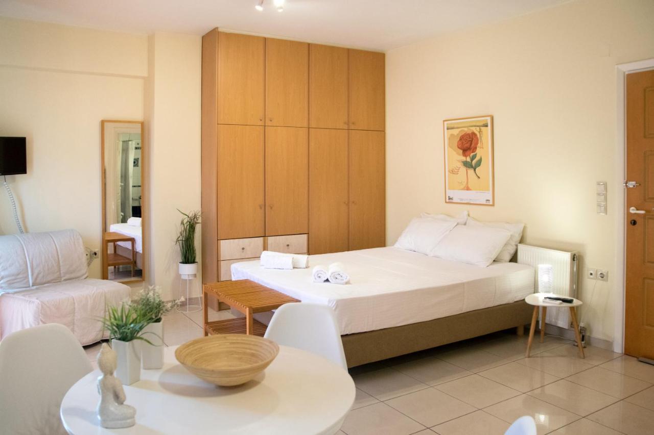 Sunny City Studio Apartment Каламата Екстериор снимка