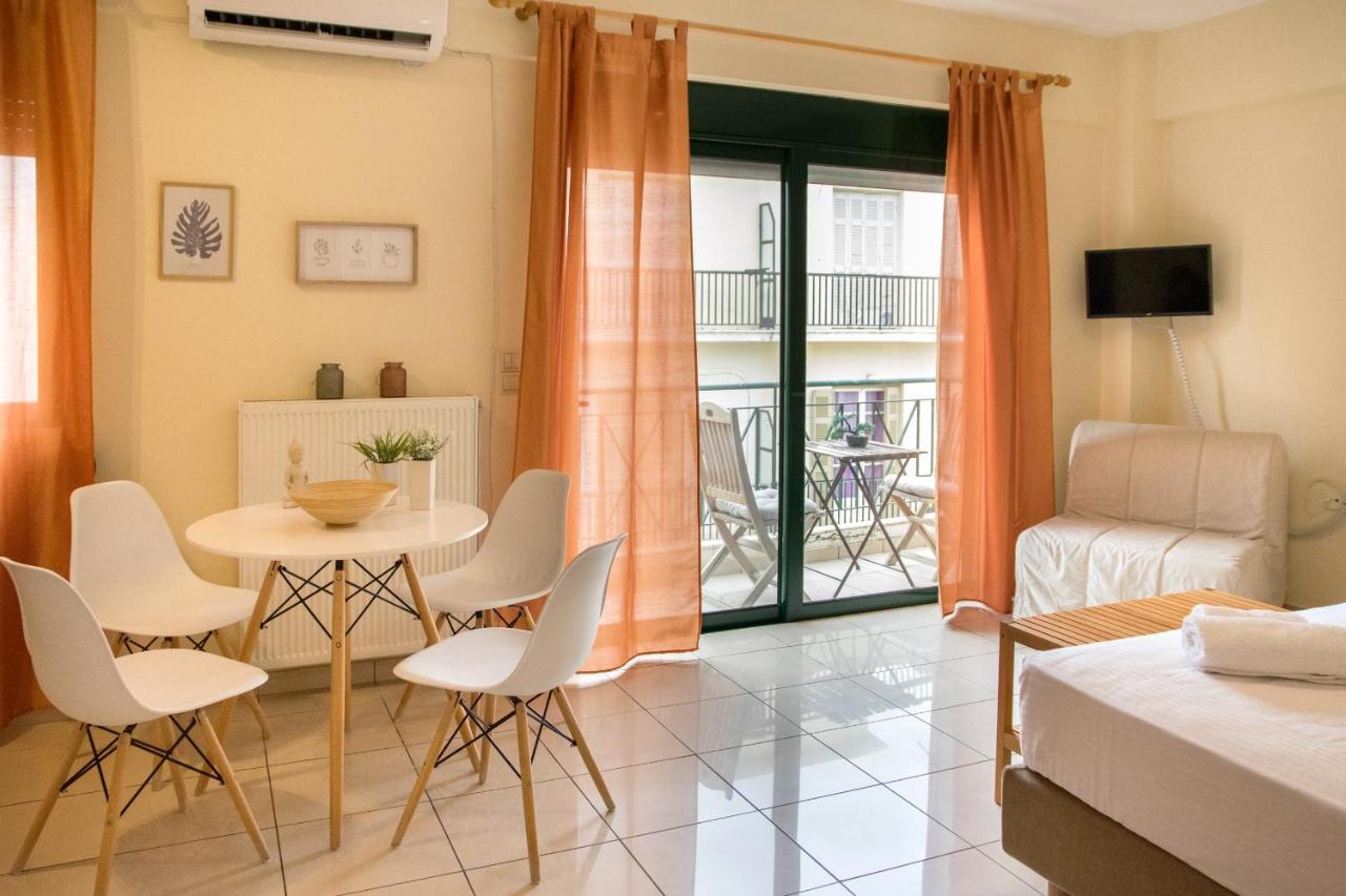 Sunny City Studio Apartment Каламата Екстериор снимка
