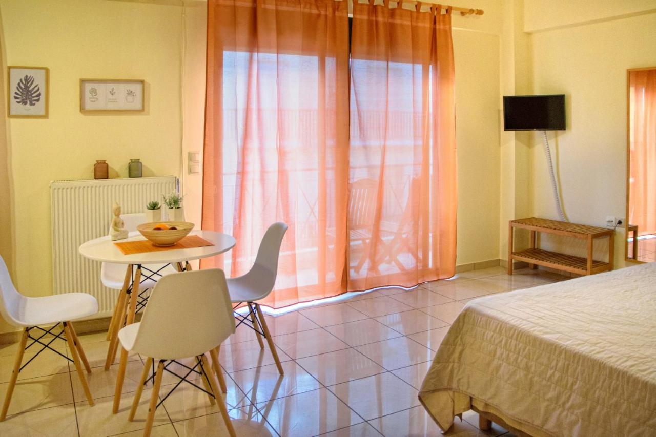 Sunny City Studio Apartment Каламата Екстериор снимка