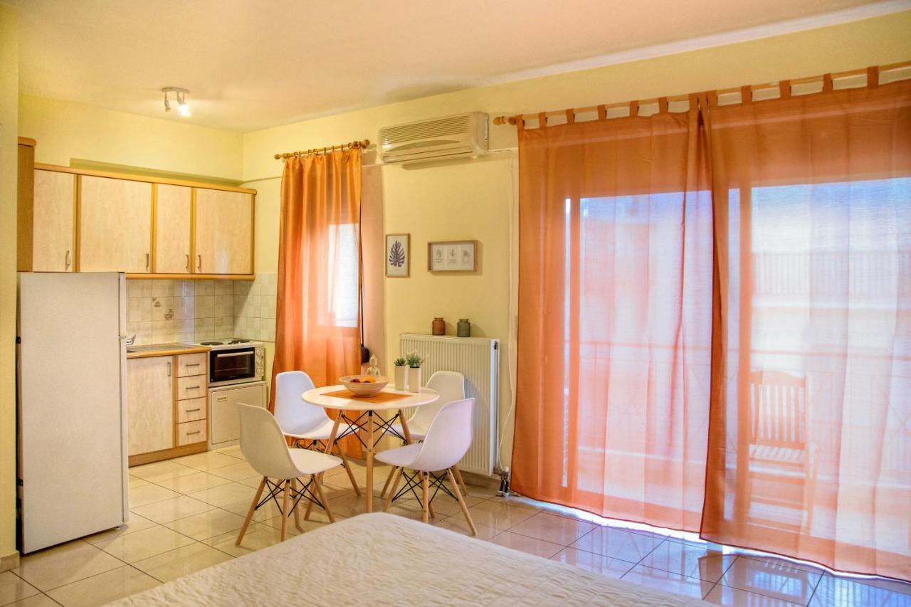 Sunny City Studio Apartment Каламата Екстериор снимка