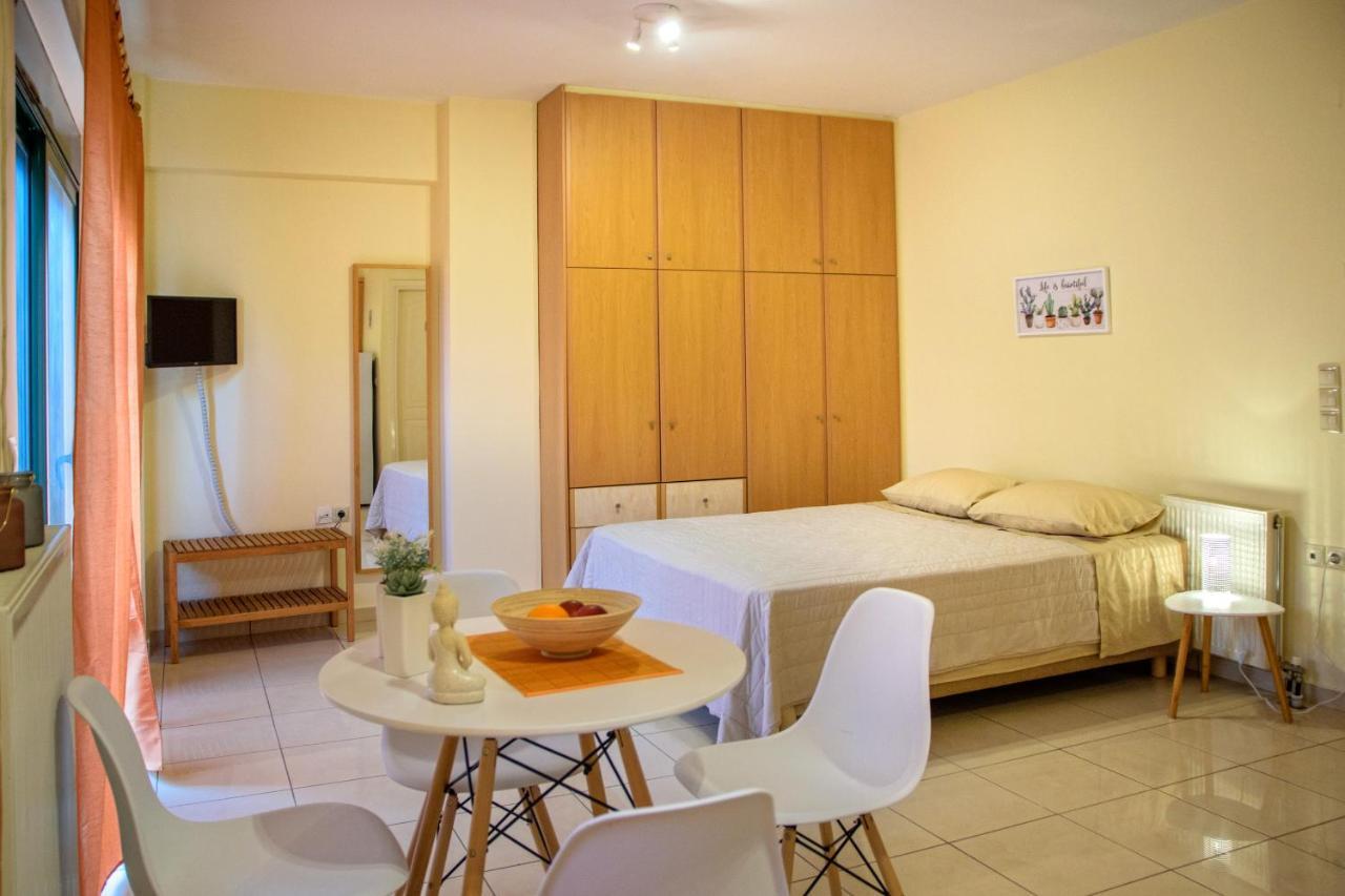 Sunny City Studio Apartment Каламата Екстериор снимка